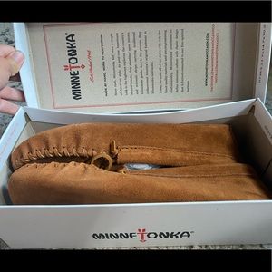 Mens Minnetonka slippers Size 10.5